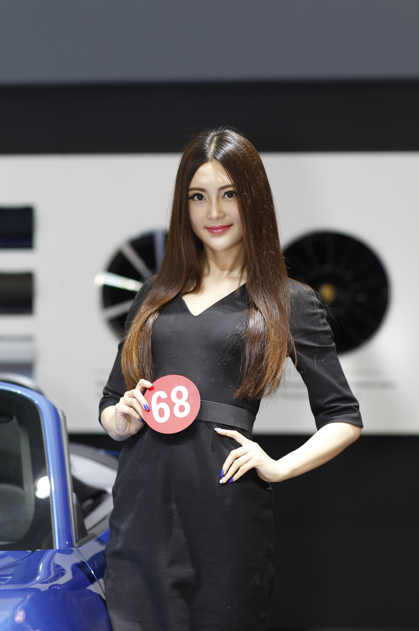 2014长春车展车模6号馆保时捷展台陆建桥