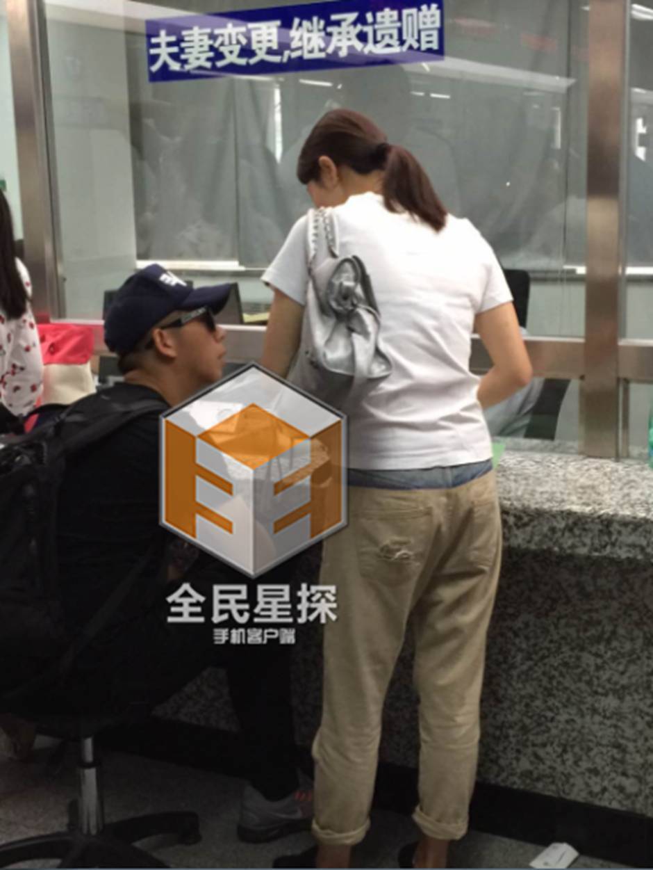 传胡海泉离婚净身出户 现身房管所为妻腾房