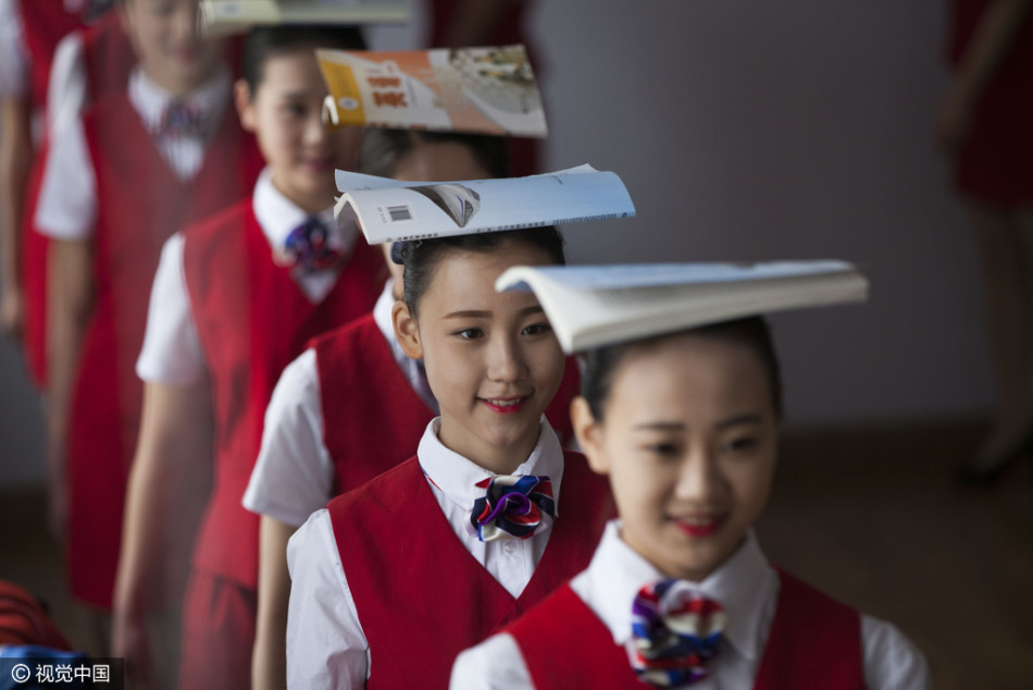 为圆空乘梦 长春00后接受魔鬼训练