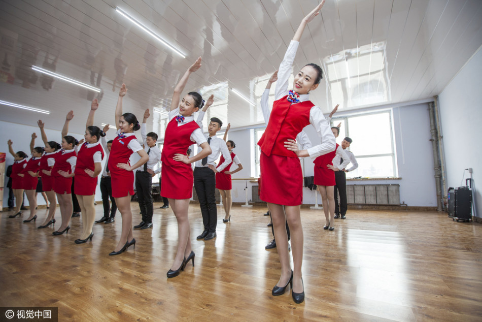 为圆空乘梦 长春00后接受魔鬼训练