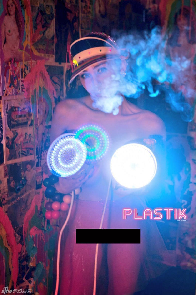 女星全裸私密写真曝光 尺度之大让人看傻眼