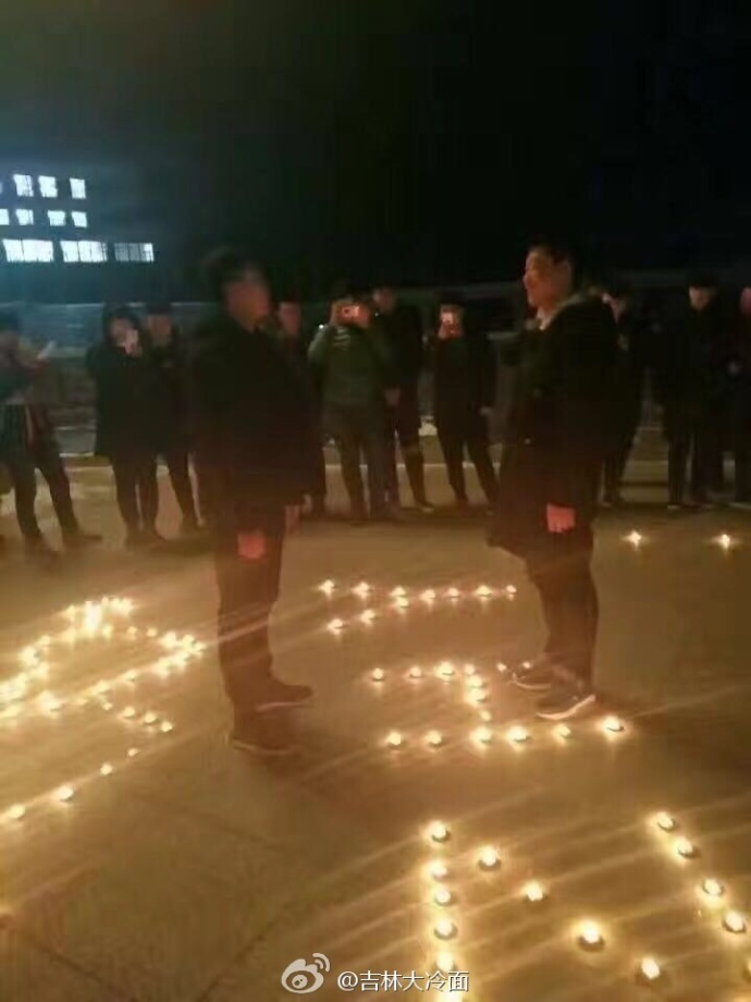 吉林一高校现男男表白 成功后二人当场激吻