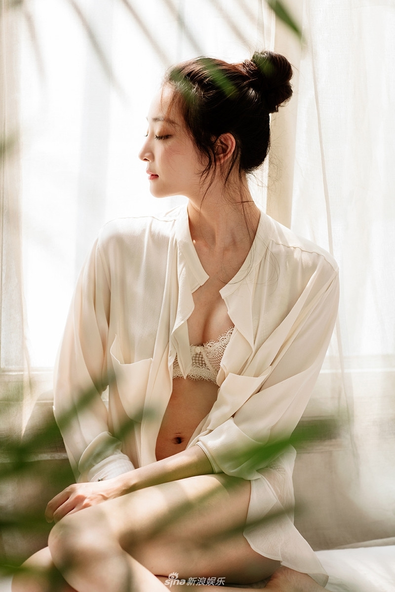 苑子艺写真大秀超长白皙玉腿