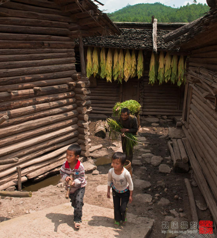大山里的留守儿童