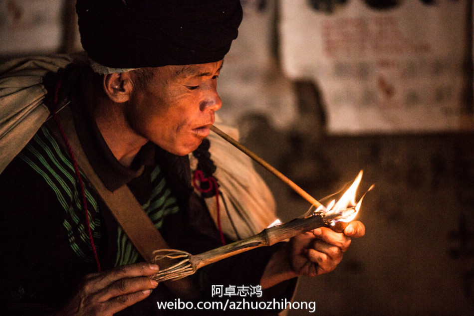 1 / 9 彝族人崇奉多神,自然崇拜和祖先崇拜.