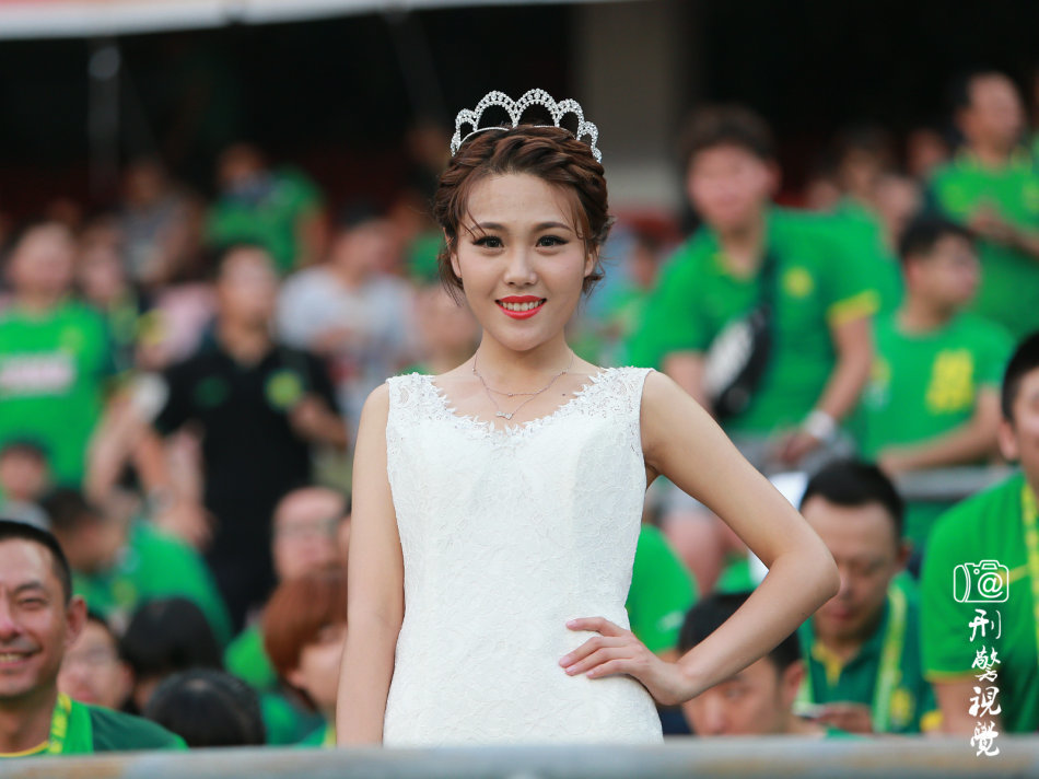 中超赛场上国安最美女球迷