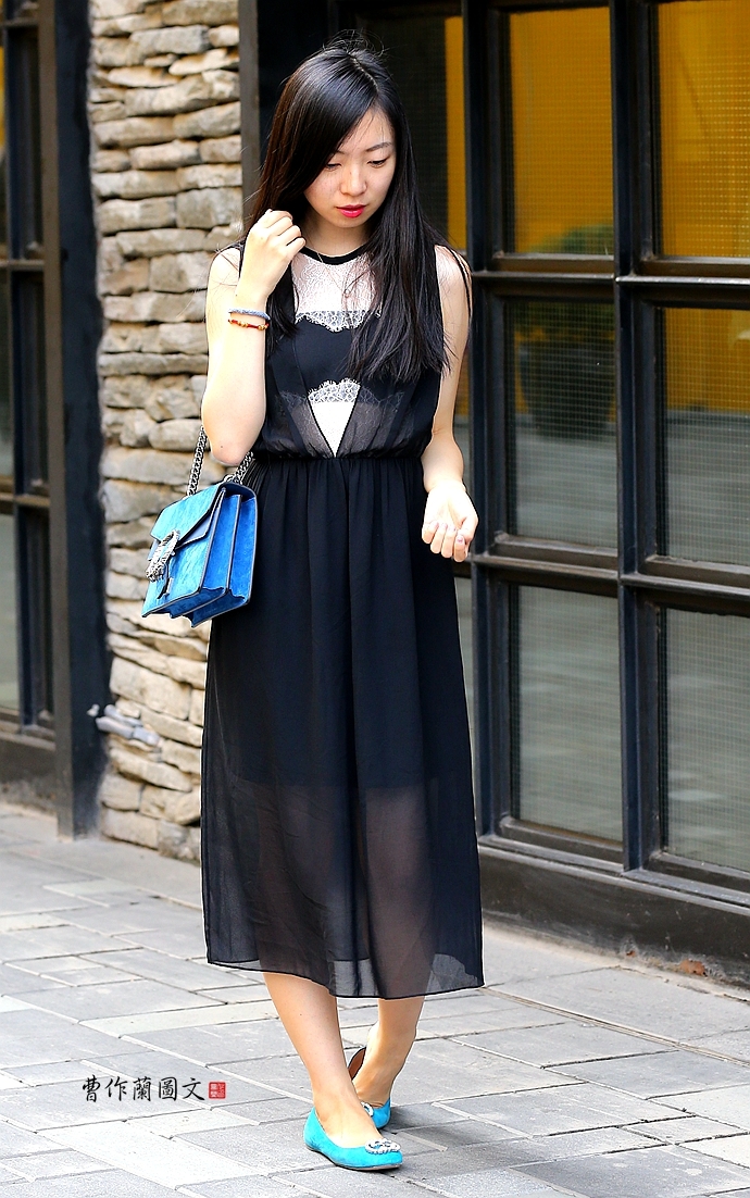 街拍:朦胧魅惑的透视装美女