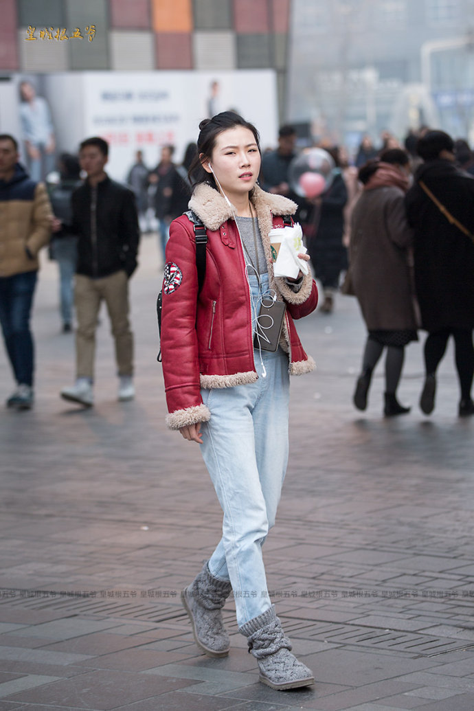 乌鲁木齐美女"太仓哪里有站马路的武陵街卖"街拍图文-大全