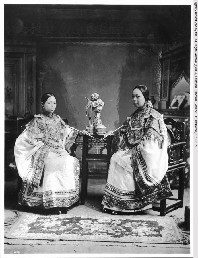 吸大烟的女人，摄影师：查尔斯·C皮尔斯