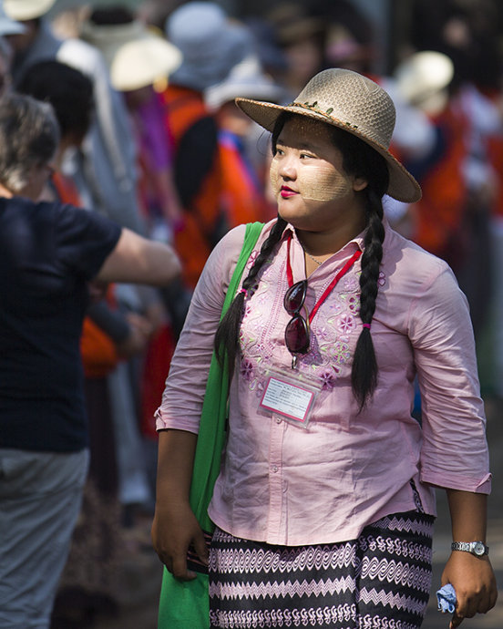 缅甸女人喜欢涂"花脸"