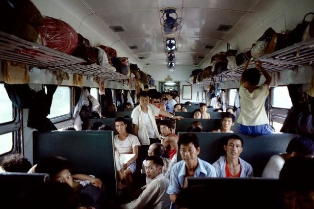 老照片:1985年的绿皮火车_高清图集_新浪网