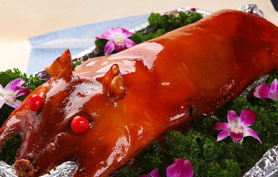 瑶族:巴马烤香猪