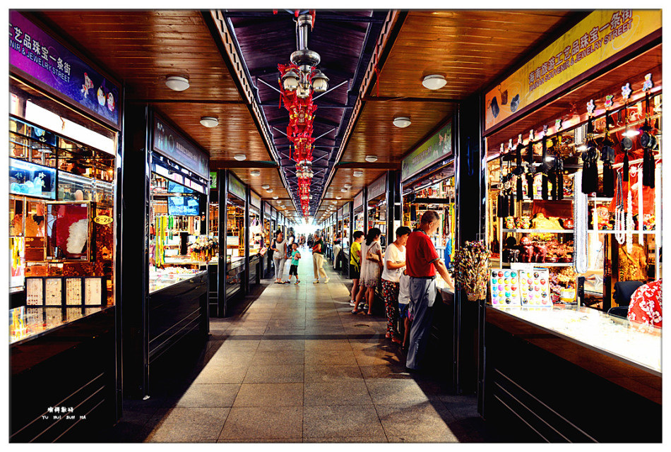 三亚步行街手工艺店随拍一道琳琅满目的风景