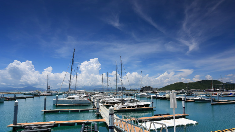 三亚半山半岛游艇惊艳的海边掠影