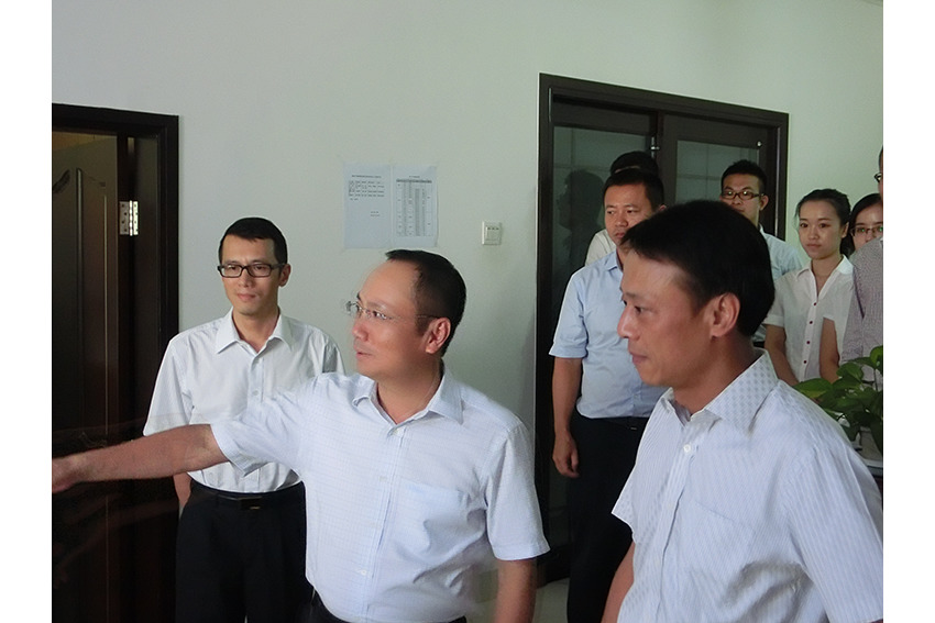 1/ 362013年11月12日薛鹤峰副行长来海口分行筹建组调研筹建工作6疍家