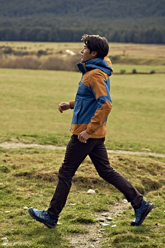 玄彬新西兰拍广告展运动型男魅力