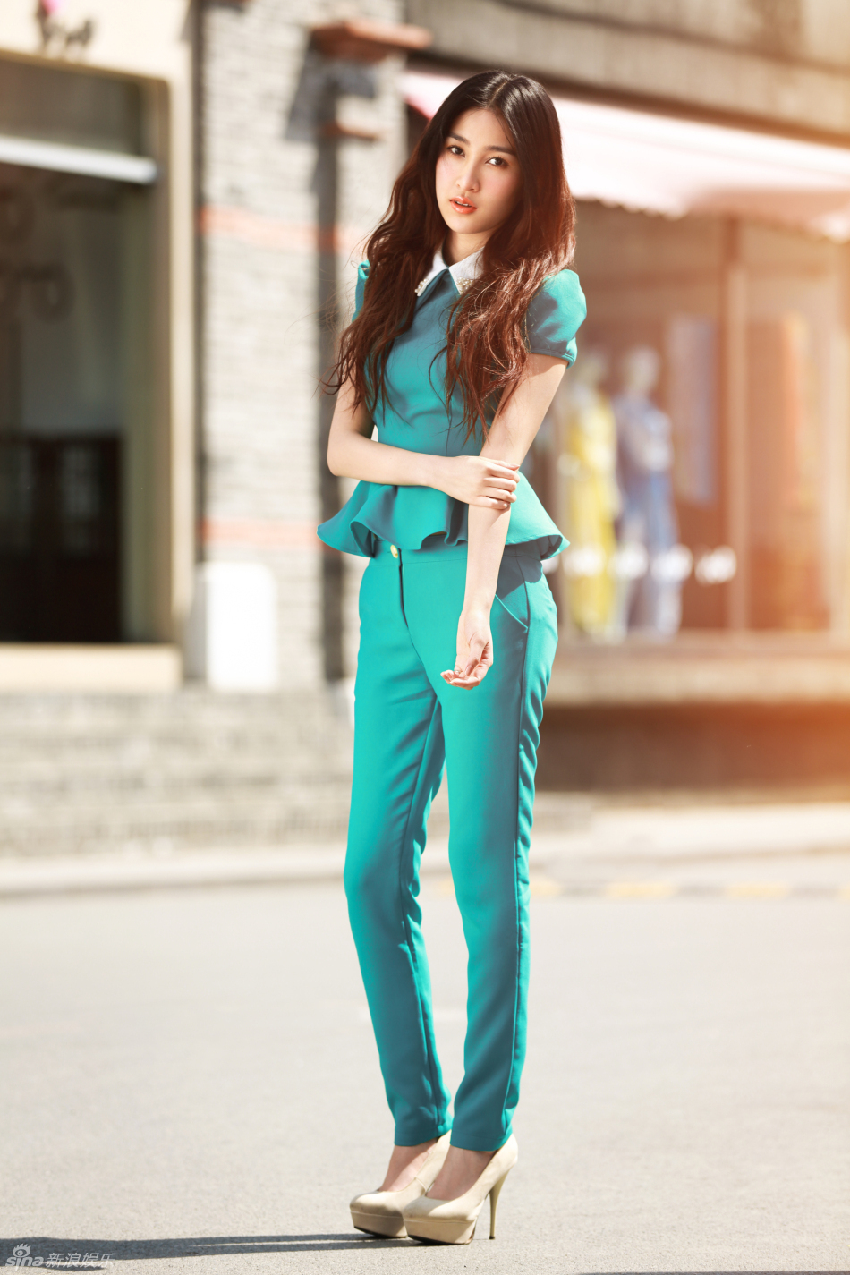 姜雯初秋写真摩登简约似暖阳