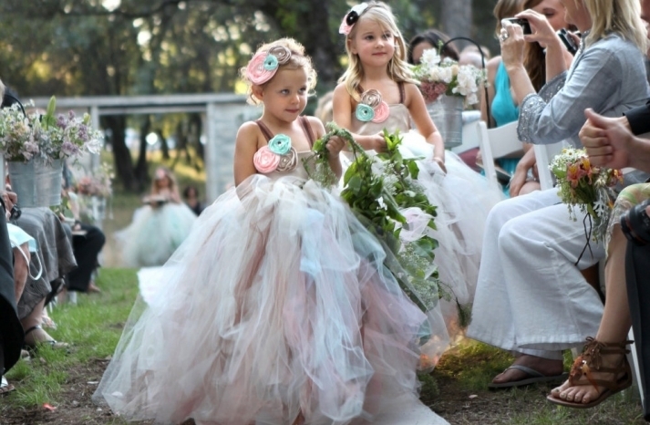 如何打扮超萌婚礼小花童