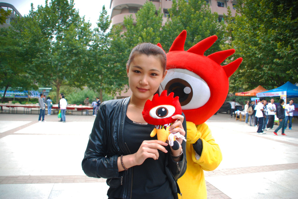 新浪山东走进济南大学 寻找最美校花