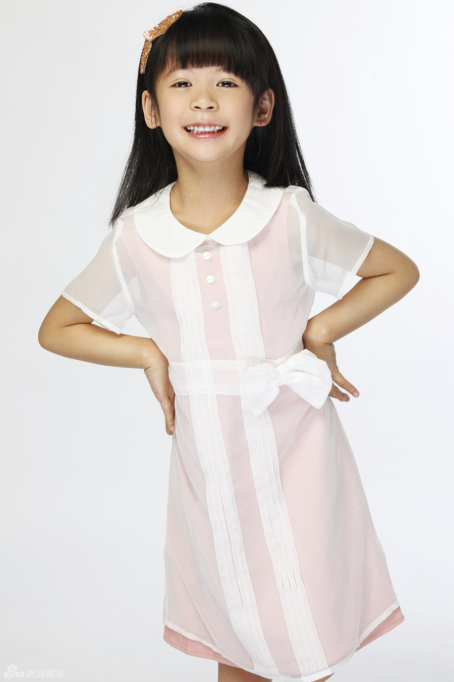 翁虹晒女儿近照 六岁小萝莉萌翻众人