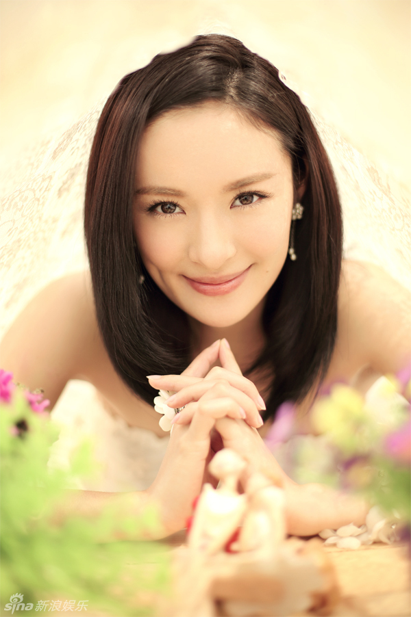 于越居家清新时尚大片 透明蕾丝白晳肌肤