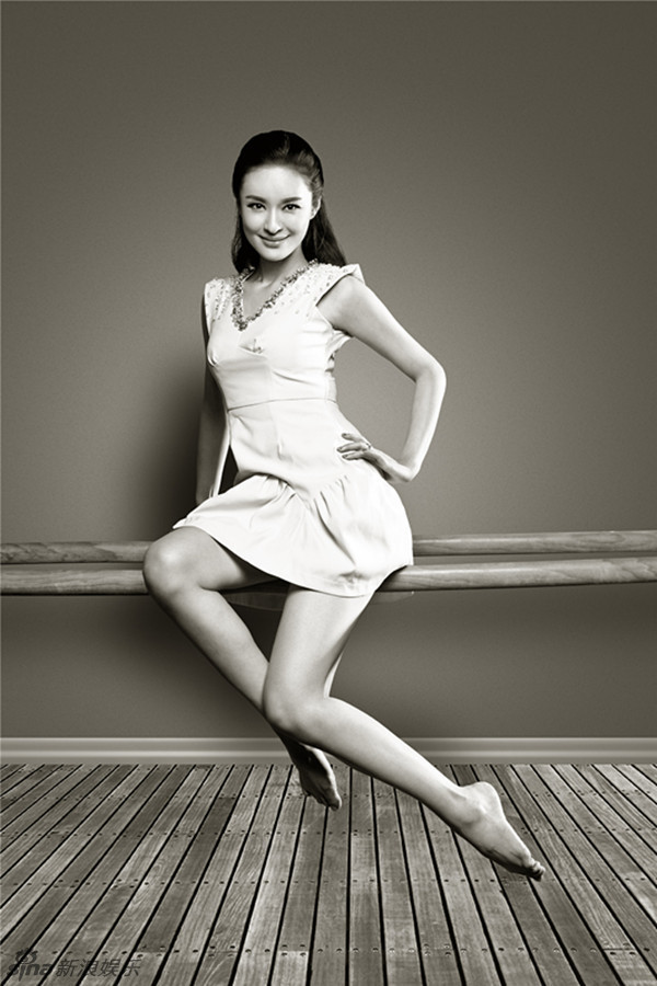 1 / 5 新浪娱乐讯 近日,青年演员于越爆光了一组最新的时尚写真.