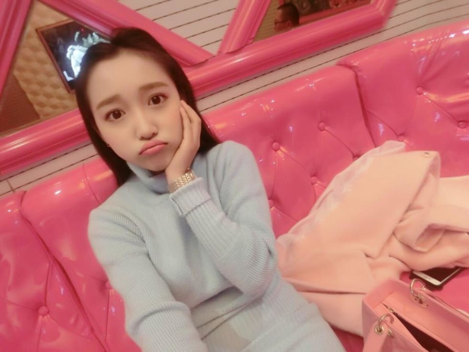 在游戏圈里,来自济南大学的杜小雨被称为电竞女神,在校园中,她也是一