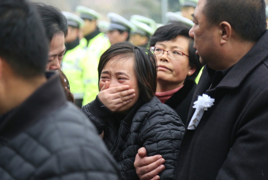 济南被撞牺牲交警遗体告别仪式举行
