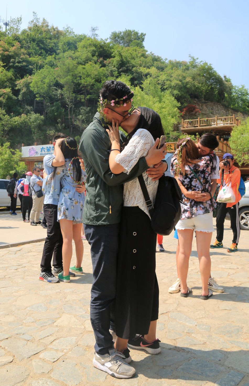 济南花式接吻大赛 大学生情侣25分56秒夺冠