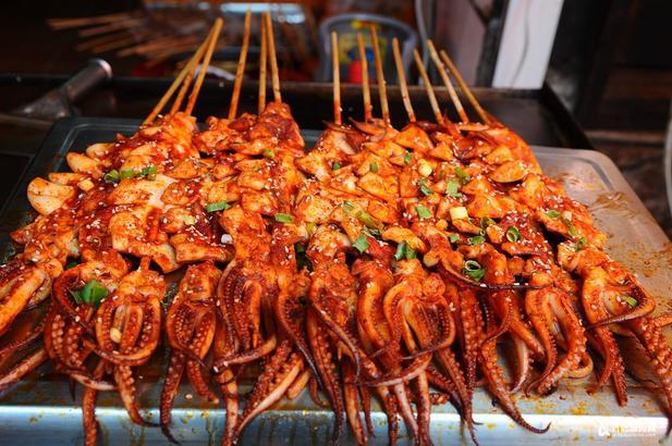 烤海蛎子,辣炒蛤蜊,烤大虾,蒸海胆,麻辣钉螺,火爆大鱿鱼……这些辣味