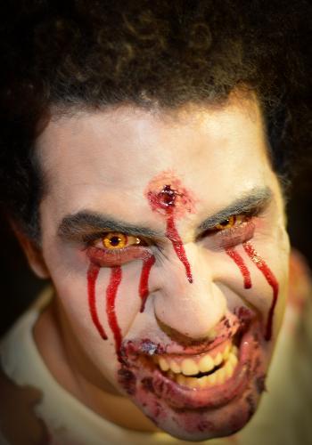 七窍流血 以色列人的"僵尸行走"