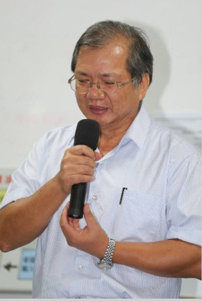董事长下跪_男人下跪图片