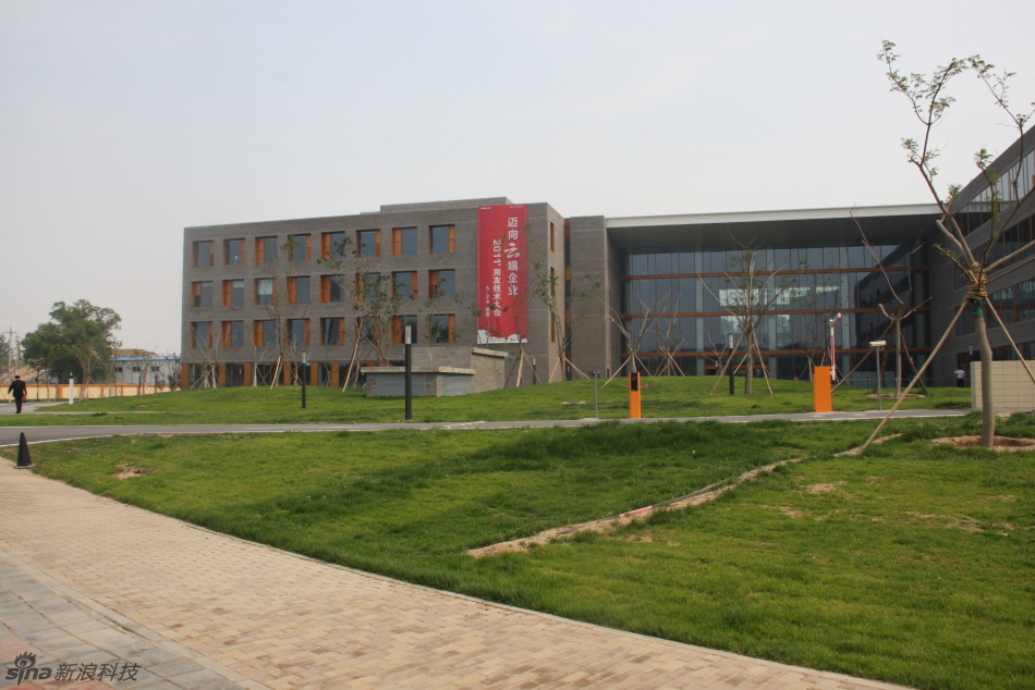 新浪科技探营用友软件园