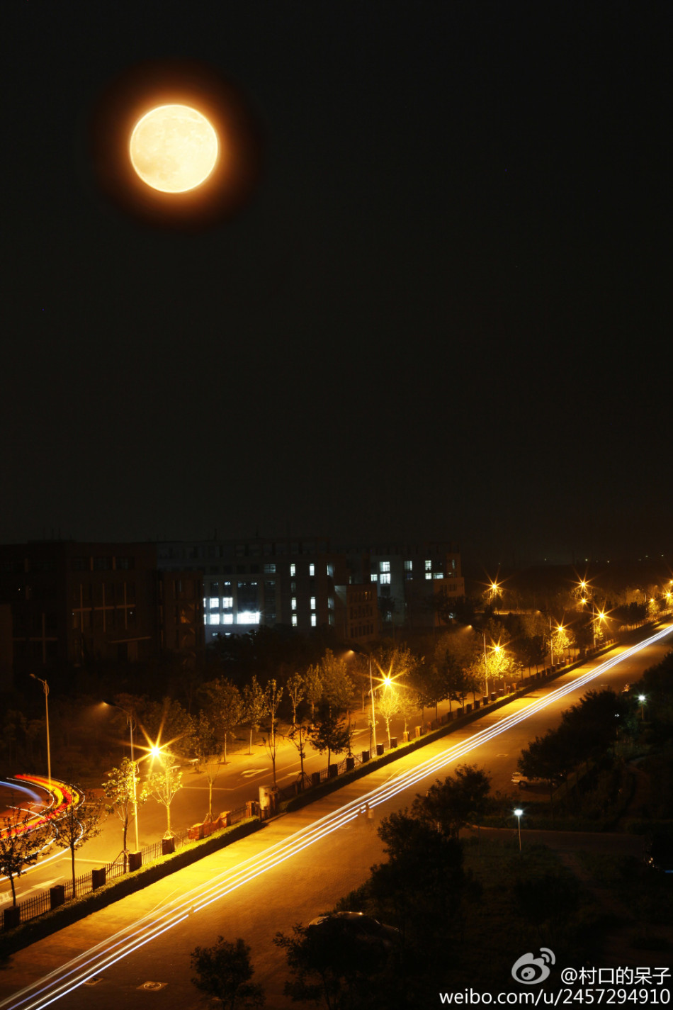 超级月亮现身啦 赏析全球超级月亮