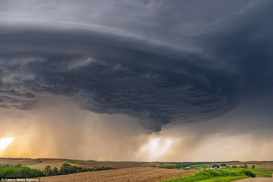 追风者:美国暴风猎人拍可怕壮观龙卷风