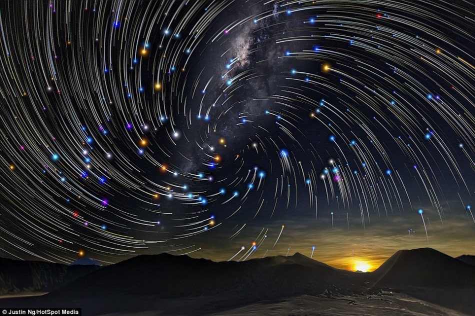 新加坡摄影师拍绚美星轨抵制光污染