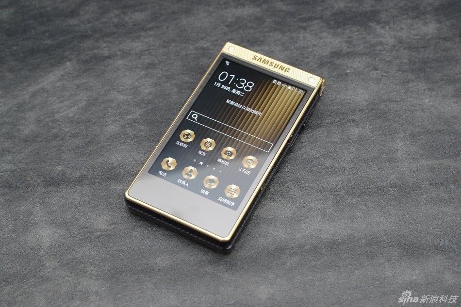 高端商务翻盖手机三星w2015真机图赏