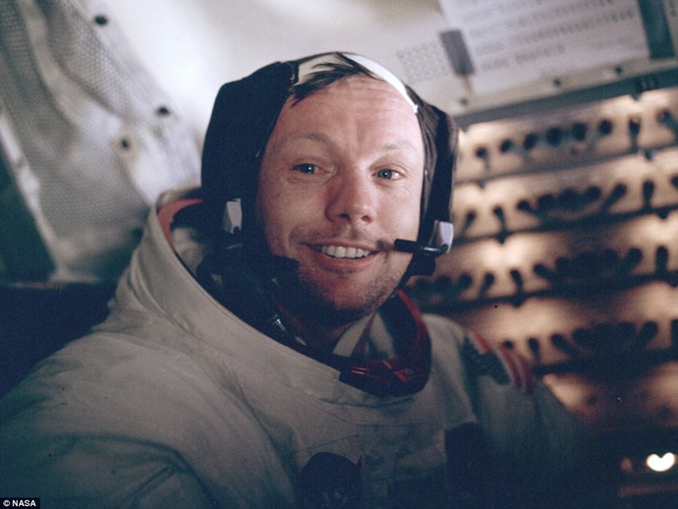 阿姆斯特朗保存了近20件"阿波罗11"号登月任务的纪念品,"阿波罗11"号