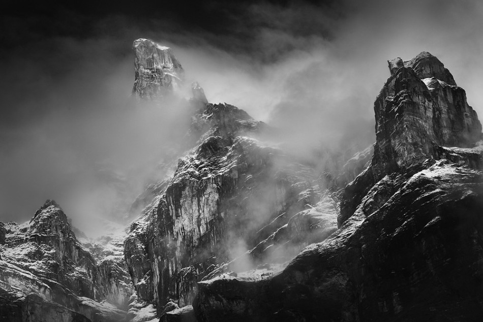 尽显山之魂灵 气势磅礴的黑白景观摄影