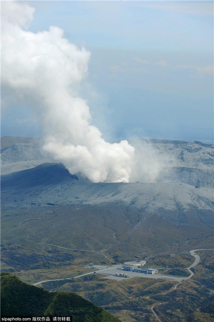 日本阿苏山发生火山喷发:滚滚浓烟喷薄而出