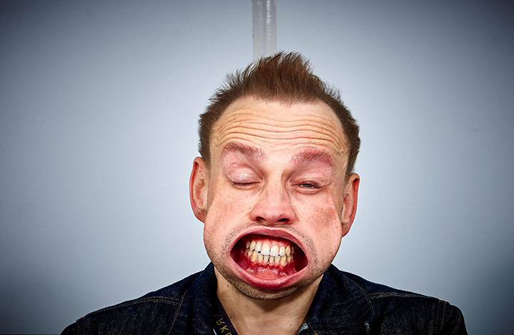 超级强风摄影棚体验吹袭刺激感:面部肌肉扭曲