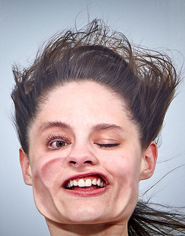 超级强风摄影棚体验吹袭刺激感:面部肌肉扭曲