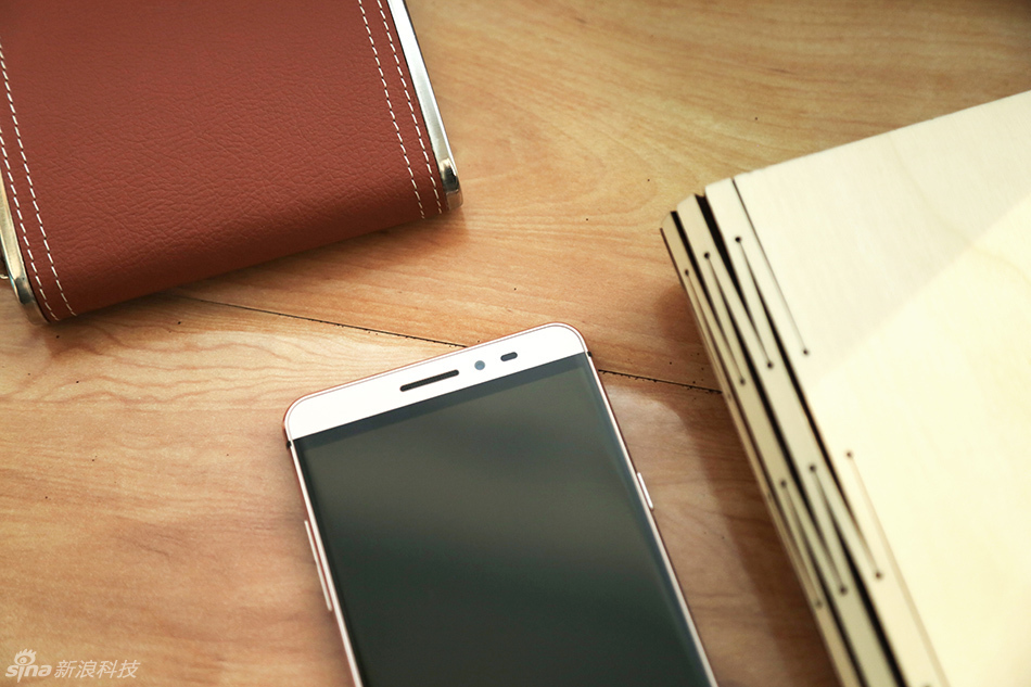 主打双系统 酷派锋尚max图赏