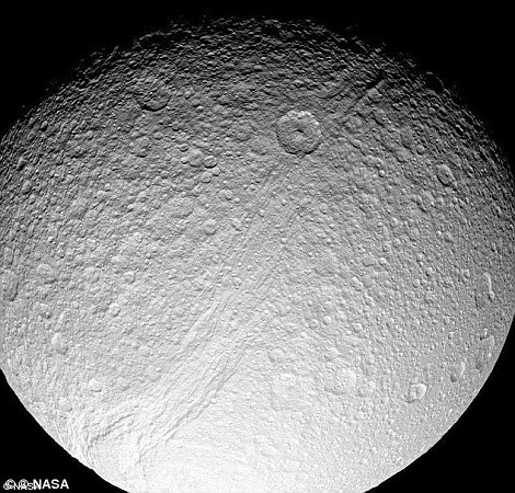 "真实版死星"土卫一:陨石坑直径139公里  科普【图】