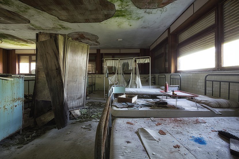 哪里来的勇气! 摄影师拍摄阴森的废墟医院