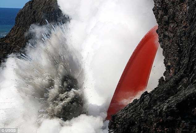 火流瀑布夏威夷基拉韦厄火山喷涌熔岩流
