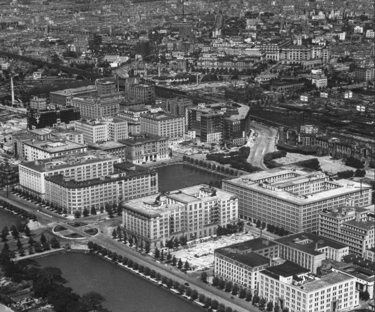 1945年9月,日本东京.