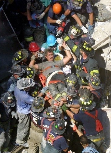 生死两茫茫:911事件现场再回顾_高清图集_新浪网