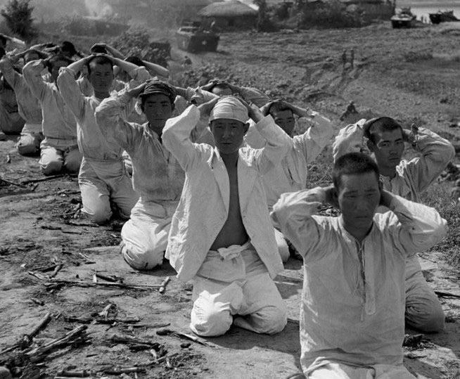 朝战"联合国"军虐待屠杀北朝鲜战俘照