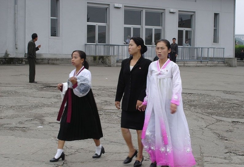 穿着民族服装的朝鲜妇女.